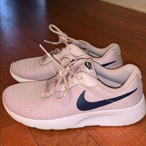 Nike girls light pink tennis shoes